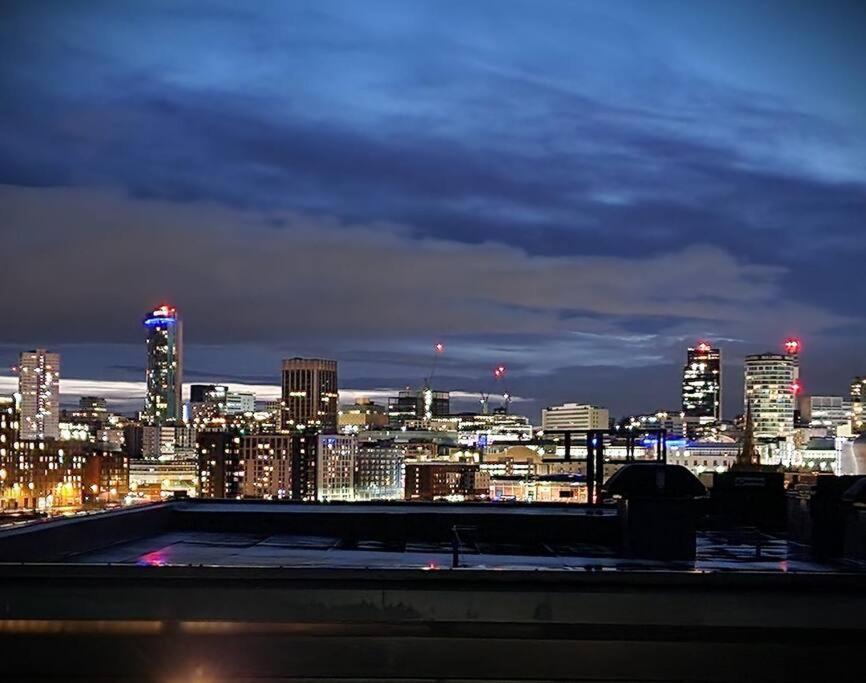 Penthouse - Amazing City Skyline Views - Free Parking - Balcony - Utilita Arena - New St Station - Bullring Shopping Birmingham Eksteriør billede